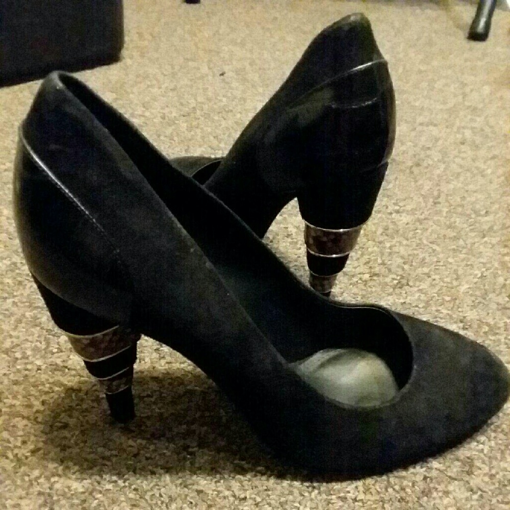 BRAND NEW WOMAN'S FERRAGAMO HEELS SIZE 7 - Picture 2 of 2